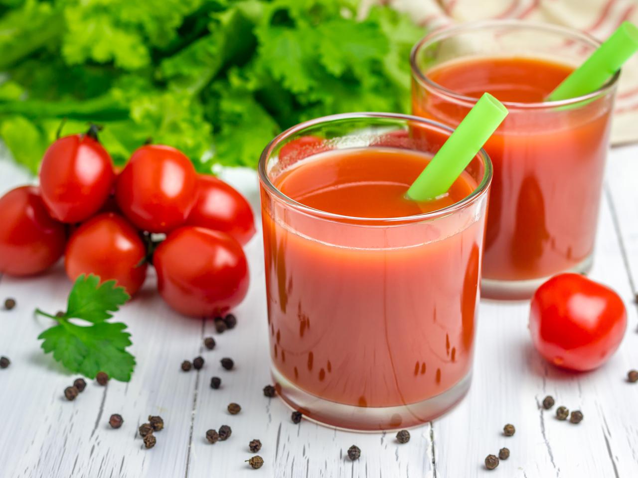 Koktajl mleczno-pomidorowy - przepis na zdrowy koktajl z warzyw