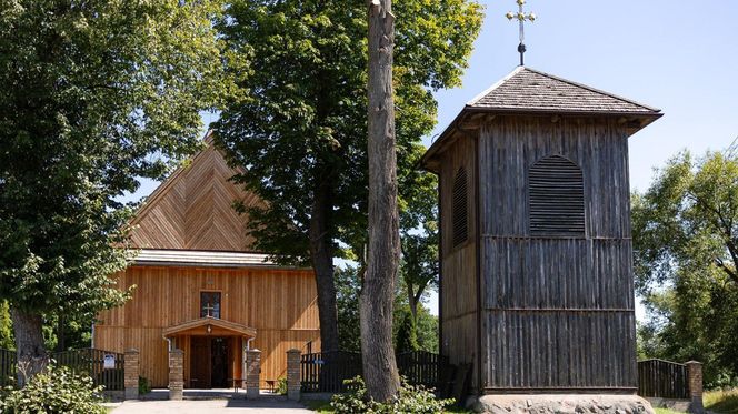 Maleńka wieś w podlaskiem, do której co miesiąc ściągają tłumy. Nie tylko z powodu atrakcji