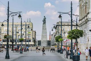 Łódź: Na plac Wolności będzie można przyjść z kocem i poleżeć na trawie. ZOBACZCIE jak zmieni się to miejsce! 