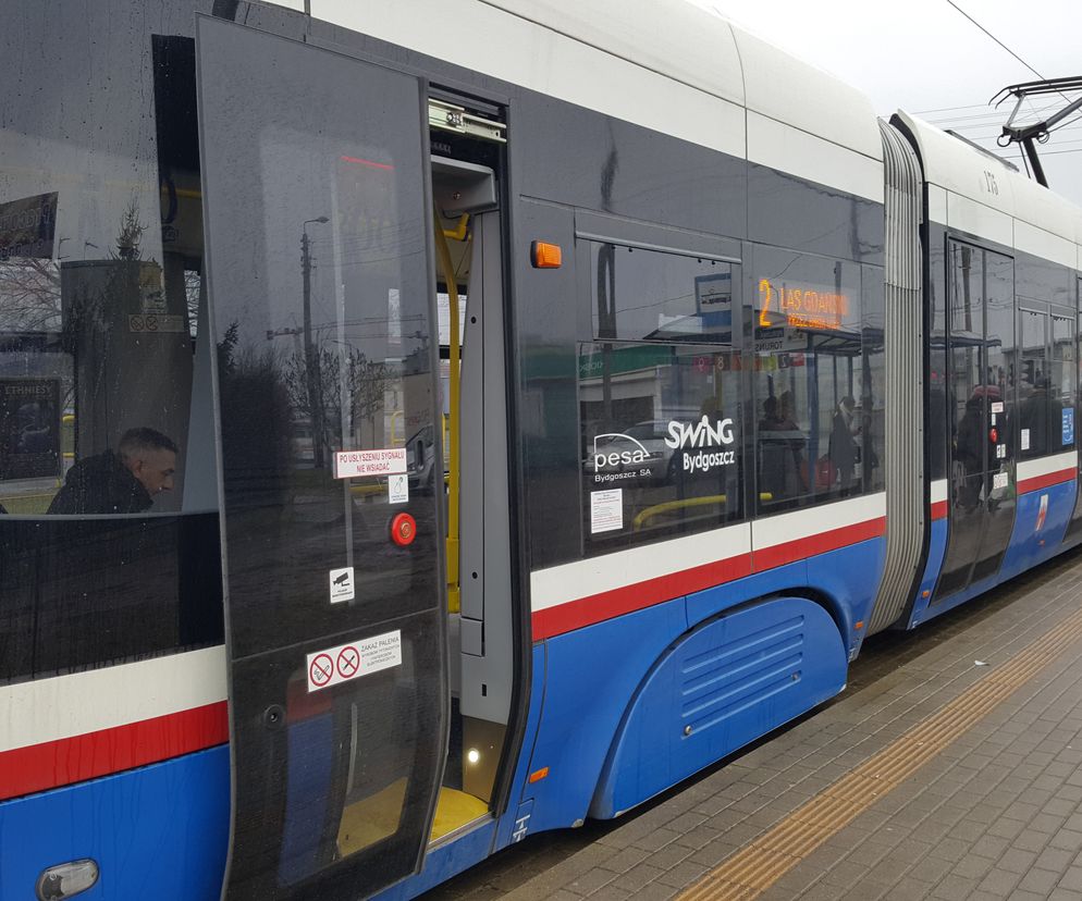 Pieszy został potrącony przez tramwaj w centrum Bydgoszczy. Są utrudnienia w komunikacji 