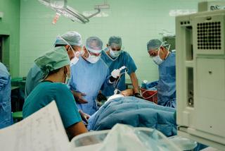 Lekarze z Gliwic usunęli pacjentce 3-kilogramowy nowotwór i wszczepili implant 3D
