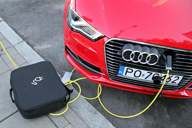 Przywileje dla samochodów elektrycznych i hybrydowych w Polsce. W tych miastach możesz liczyć na ułatwienia