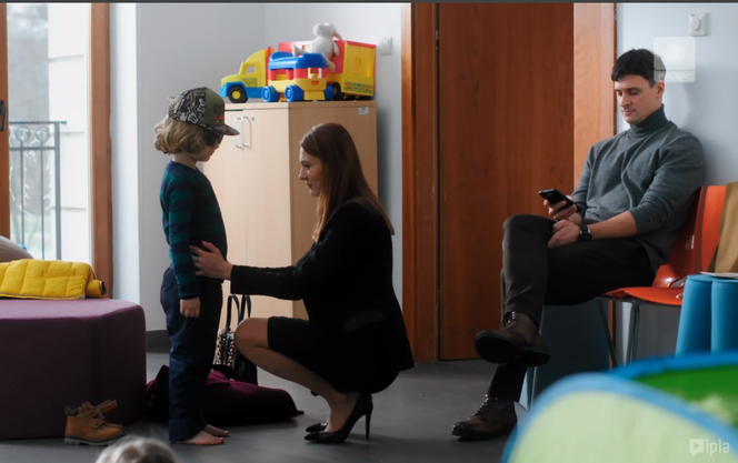 Przyjaciółki 17 sezon, odcinek 198 - opis, streszczenie: Zuza coraz bardziej angażuje się w terapię Krzysia