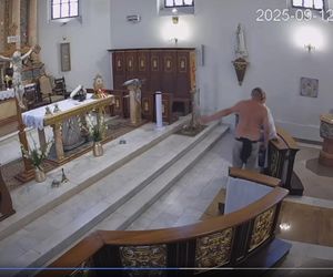 Półnagi mężczyzna przerwał mszę. Krzyczał, był agresywny