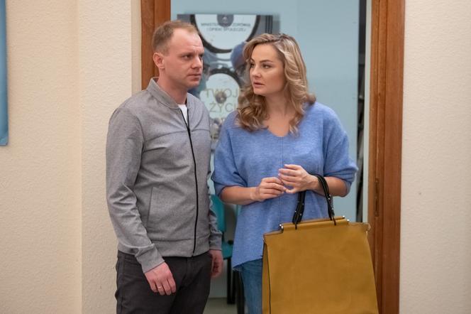 Na Wspólnej odc. 2881. Kamil Hoffer (Kazimierz Mazur), Zuza (Małgorzata Socha)