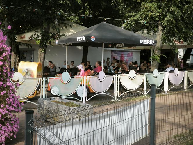 Długi sierpniowy weekend na plaży w Osiecznej
