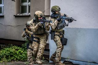 Policyjne ćwiczenia w Łodzi. Te zdjęcia robią wrażenie!