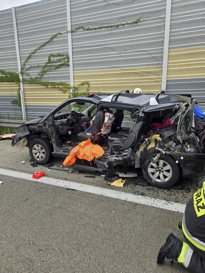 Wypadek w Hucie Szklanej pod Sieradzem na trasie S8.