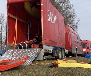 Lubelscy strażacy na ćwiczeniach. Na Zalewie Zemborzyckim doskonalili się w zakresie ratownictwa lodowego