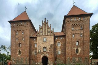 Niezwykłe zamki na Warmii i Mazurach. Te perełki warto zobaczyć!