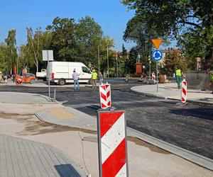 Na krótkim odcinku ulicy Wojskowej w Siedlcach pomiędzy ulicą Katedralną a rondem, także zostanie wyrównana nawierzchnia