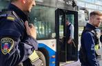 Kraków. Młodzi mężczyźni urządzili libację w autobusie. Pasażerowie przeżyli koszmar