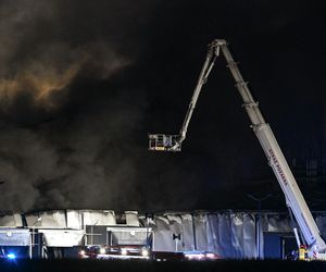 Pożar akumulatorowni na poddaszu zakładu przetwórstwa drobiu w Kawle