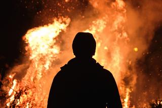 „Dom płonął jak pochodnia”. Rodzice z szóstką dzieci stracili w pożarze wszystko