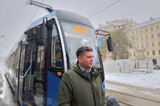 Kierowcy lekceważą ten przepis, wielu nie ma o nim pojęcia. To nagranie pokazuje, czym to grozi