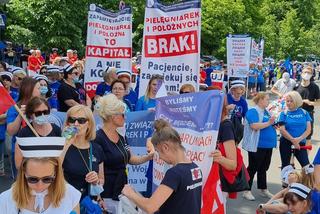 Manifestacja pielęgniarek w Warszawie 22-23.06. Czego się domagają?