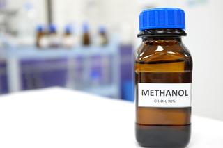 Metanol – właściwości, zastosowanie. Zatrucie alkoholem metylowym