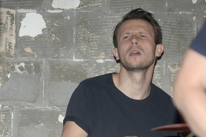 Koncert zespołu Lavina. Mateusz Banasiuk