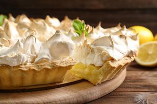 Lemon meringue pie: angielska tarta cytrynowa z bezą [Smaczna Historia]