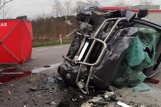 Potworne zderzenie pod Radomiem! Kierowca opla zginął w makabrycznym wypadku [ZDJĘCIA]