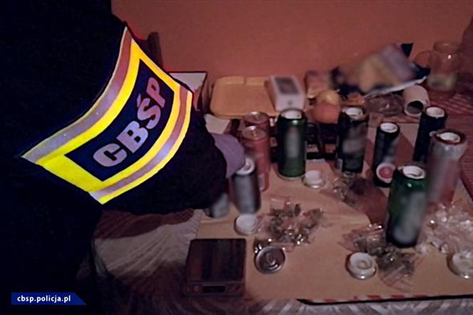 Gang dilerów rozbity. W mieszkaniu mieli miotacz gazu 