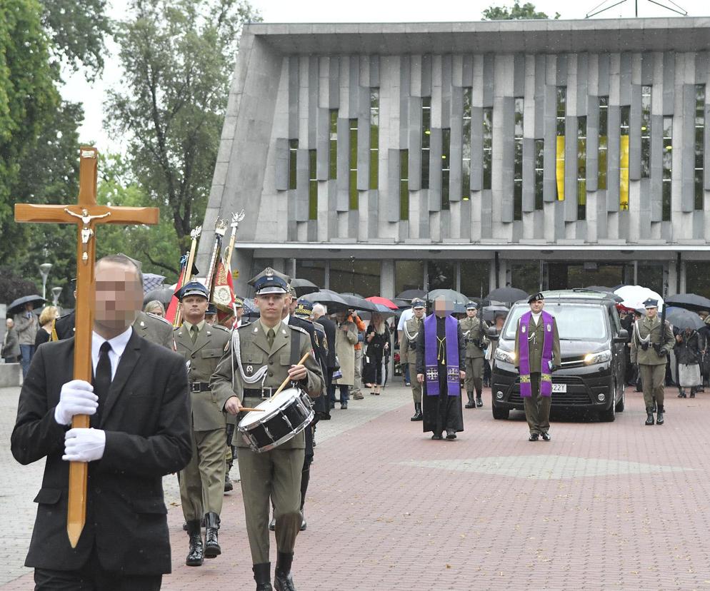 Tłumy warszawiaków żegnają Paulinkę z Powstania. Pogrzeb Anny Jakubowskiej
