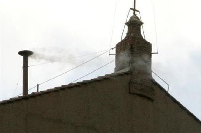 Na Kaplicy Sykstyńskiej zamontowano komin