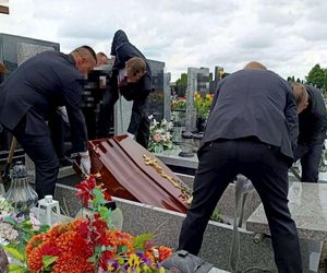 Pogrzeb pana Mikołaja z Siedlec. Do końca szukał rodziny dla 9-letniego syna. Spełniłem swoje marzenie
