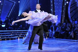 Polski tancerz podbija irlandzki „Taniec z Gwiazdami”! Robert Rowiński w półfinale show