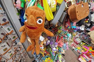 Te pamiątki kupuje się teraz na wakacjach. Najbardziej schodzą „brainroty”