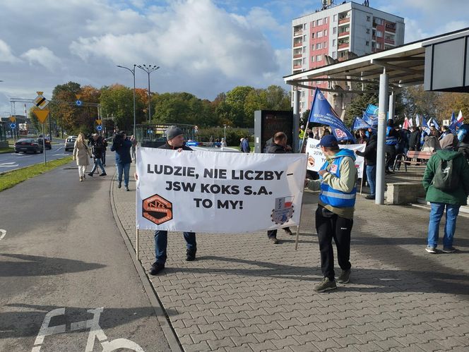 Hutnicy i koksownicy wyszli na ulice w Dąbrowie Górniczej. Apel do rządu o ratunek dla branży i tysięcy miejsc pracy