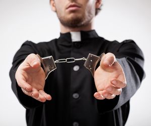 Upadli kapłani. Ci księża posłuchali podszeptów diabła i zeszli na złą ścieżkę