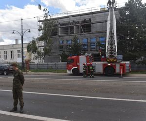 Pożar dachu budowanego budynku straży pożarnej. Zdjęcia z miejsca zdarzenia