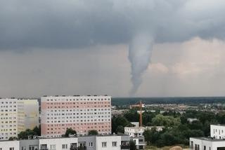 Trąba powietrzna na Śląsku?! Widok z Żor sieje postrach. Te ujęcia robią wrażenie! [WIDEO, ZDJĘCIA]