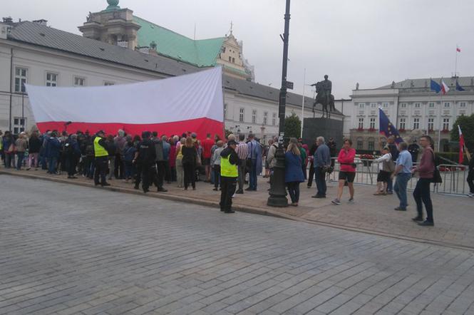 Protest pod Pałacem Prezydenckim 25.07.2017