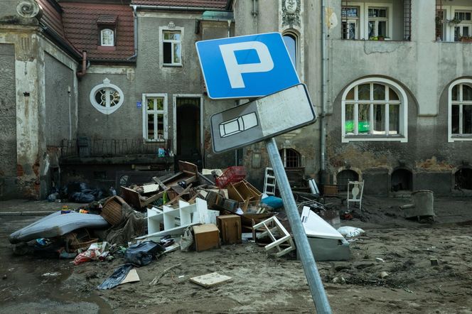 Sprzątanie po powodzi w miejscowości Lądek-Zdrój