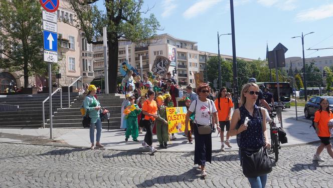  Dni Bajki 2024. W centrum Olsztyna zrobiło się bajkowo. Dzieci przejęły władzę nad miastem [ZDJĘCIA]