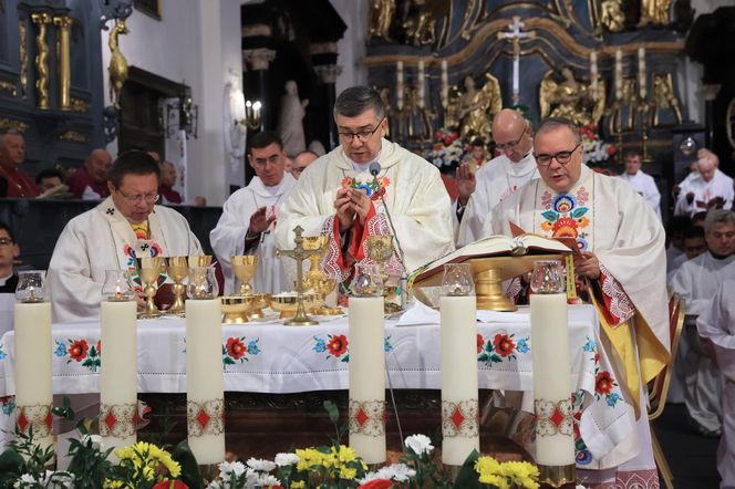 Nowy biskup diecezji łowickiej. W uroczystości wzięło udział wielu gości