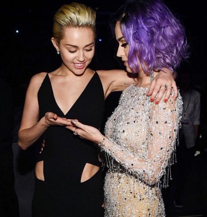 Miley Cyrus na Grammy 2015: Katy Perry wróżyła jej z ręki, a Paul McCartney mocno tulił! ZDJĘCIA
