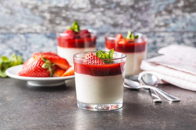 panna cotta z truskawkami