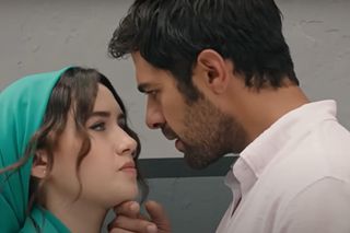 Wichrowe wzgórze - Halil usłyszy, że Zeynep go kocha 