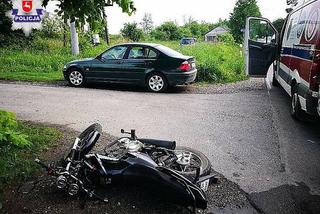 Starsza para na motorowerze uderzyła w BMW. Kierująca autem wymusiła pierwszeństwo?
