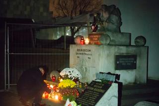 Tajna wizyta na cmentarzu. Andrzej Duda 