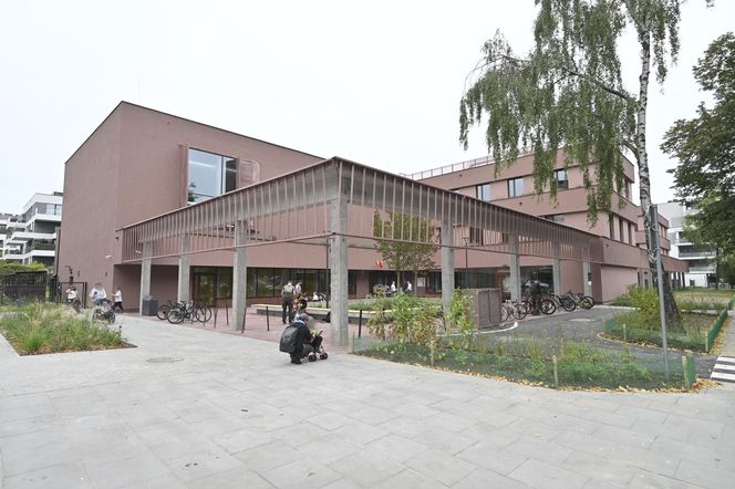 Rozpoczęcie roku w nowej szkole na Mokotowie. Zbudował ją deweloper