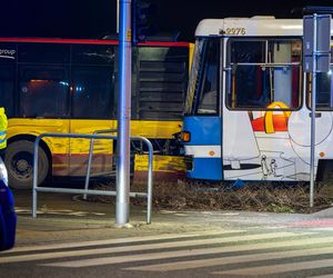 Zderzenie tramwaju linii 10 z autobusem 107 we Wrocławiu