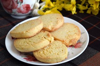 Ciastka ze skwarek: kruche przysmaki rodem z PRL, które wciąż zachwycają smakiem