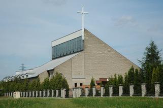 Wyglądają jak wyjęte z koszmaru! Zobacz najdziwniejsze budynki kościołów w Warszawie [TOP 10]