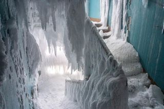 Rosja w rozsypce. Tysiące osób bez ogrzewania i w zalanych mieszkaniach [ZDJĘCIA]