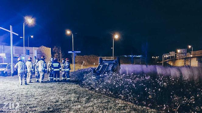 Zabrze: Pijany kierowca z Ukrainy dachował na rondzie Sybiraków. Miał ponad 2 promile!