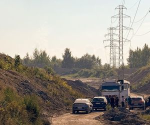 Potężne uderzenie w mafię śmieciową na Śląsku. Zamiast utylizować, zakopywali tony śmieci w Piekarach Śląskich